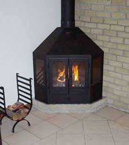 Glass corner fireplace